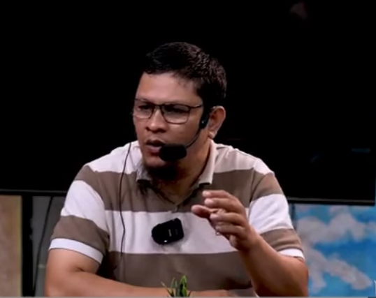 من يُعرض عن الحق يجعل الله له معيشةً ضنكًا، وفي الآخرة كذلك